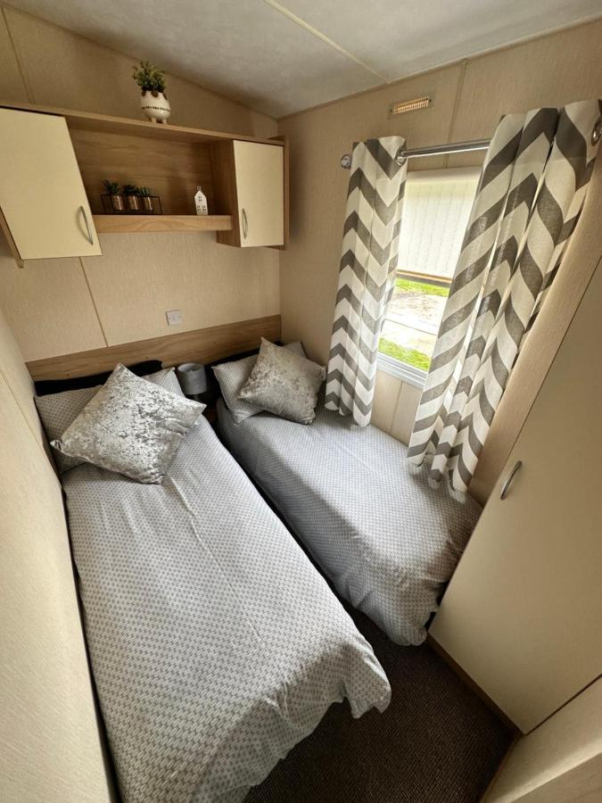Hotel 6 Berth Caravan On Marine Holiday Park Rhyl Exterior foto