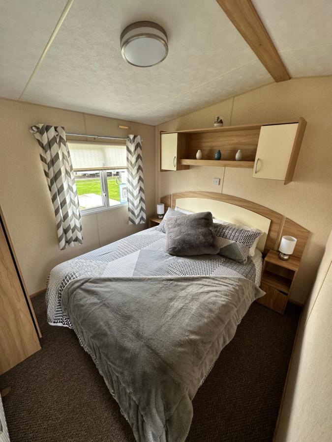 Hotel 6 Berth Caravan On Marine Holiday Park Rhyl Exterior foto